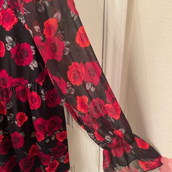 Torrid Floral V-Neck Chiffon Blouse - Red and Black - size 1 (14/16) - Picture 5 of 12